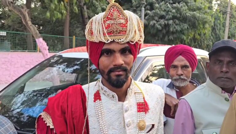 The groom arrived with the baraat from Dubai... he was stunned as soon as he reached the marriage palace
