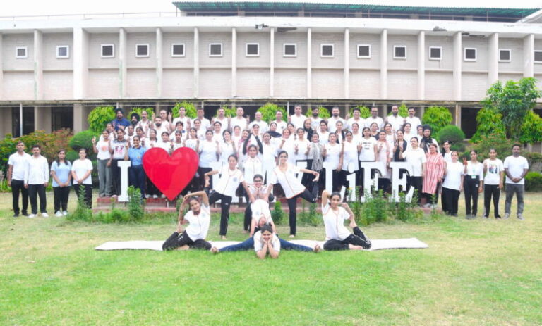 HMV ने मनाया अंतर्राष्ट्रीय योगा दिवस