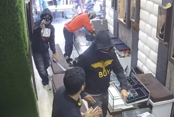 भार्गव कैंप ज्वैलर की दुकान लूटने वाले इस धार्मिक स्थल से गिरफ्तार